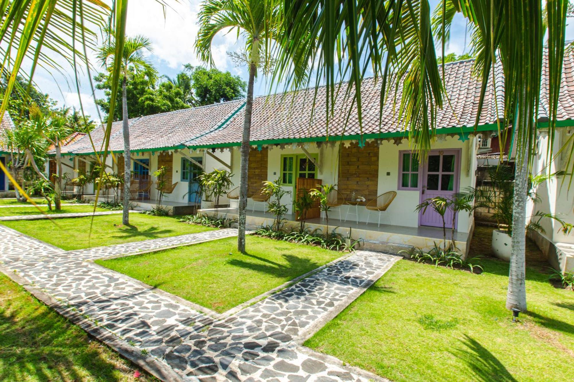 La Roja Bungalows Batununggul Exterior photo